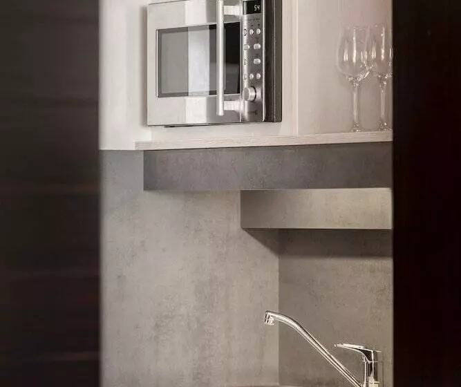 Отель Four Points By Sheraton Munich Arabellapark