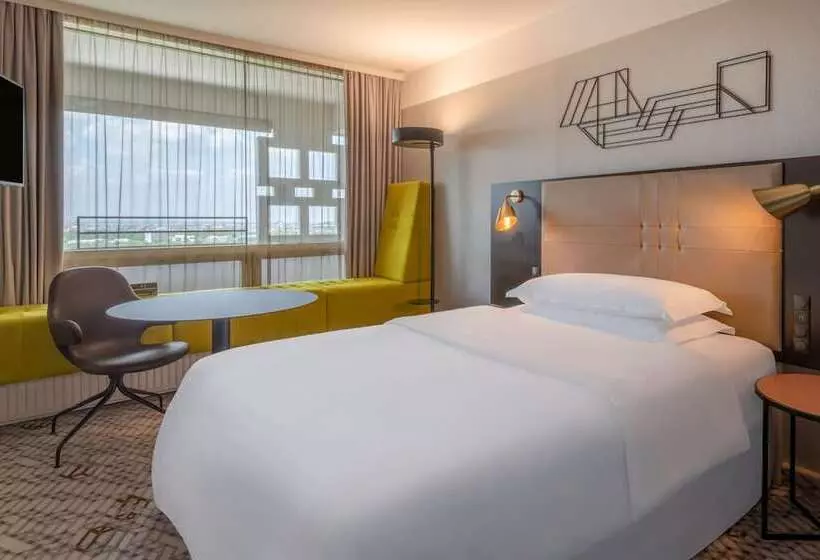 Отель Four Points By Sheraton Munich Arabellapark