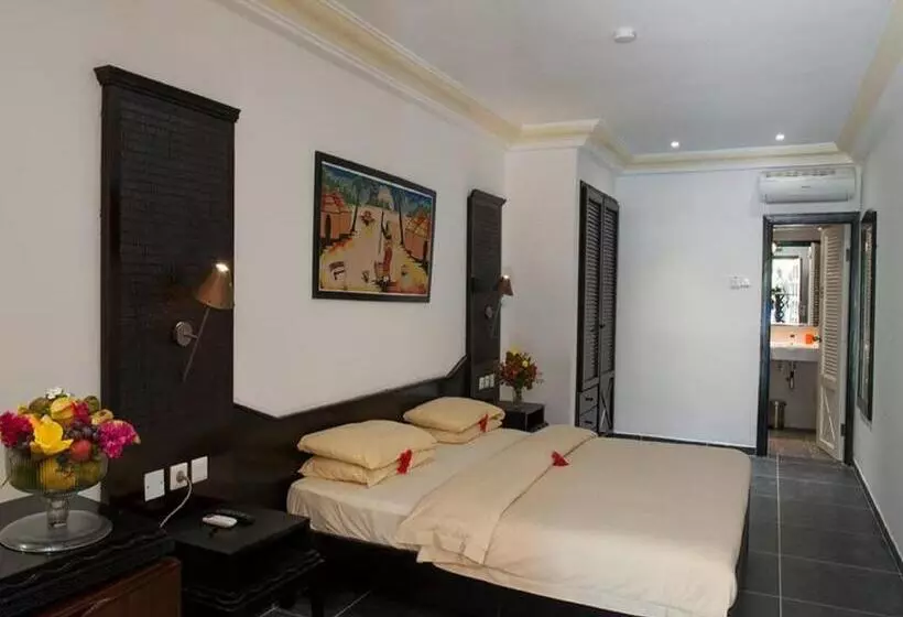 هتل Senegambia Beach