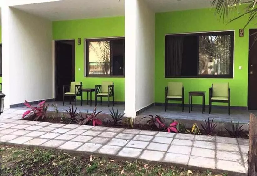 هتل Senegambia Beach