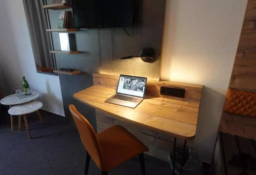 فندق & Weinhaus Zum Schwarzen Bären