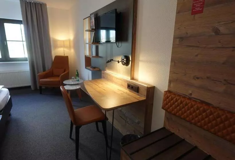 فندق & Weinhaus Zum Schwarzen Bären