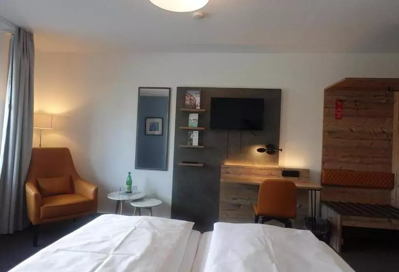 فندق & Weinhaus Zum Schwarzen Bären