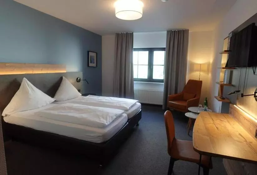 호텔 & Weinhaus Zum Schwarzen Bären