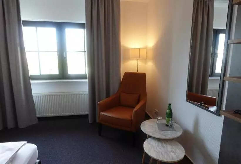 فندق & Weinhaus Zum Schwarzen Bären