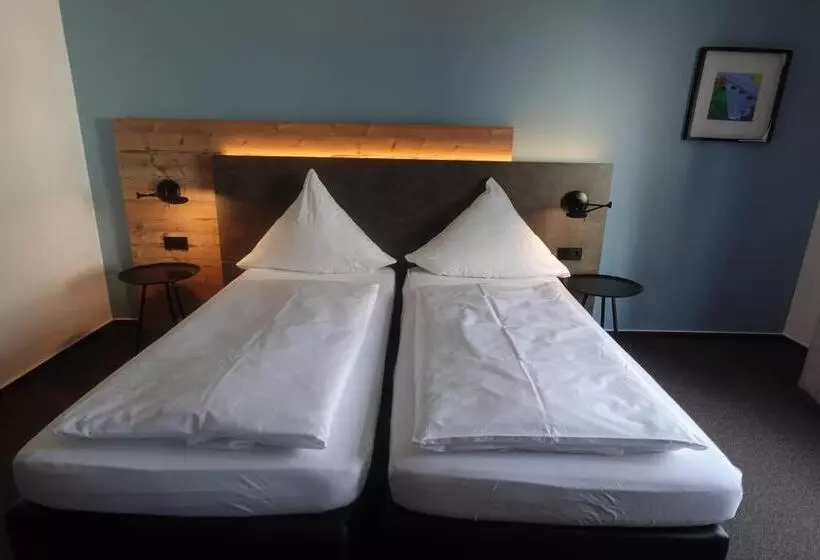 호텔 & Weinhaus Zum Schwarzen Bären