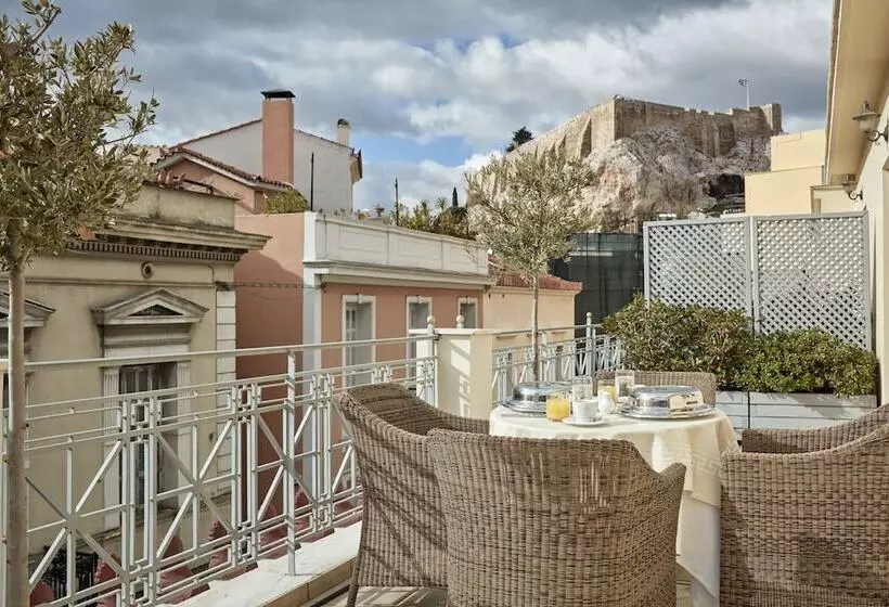 Ava Hotel And Suites