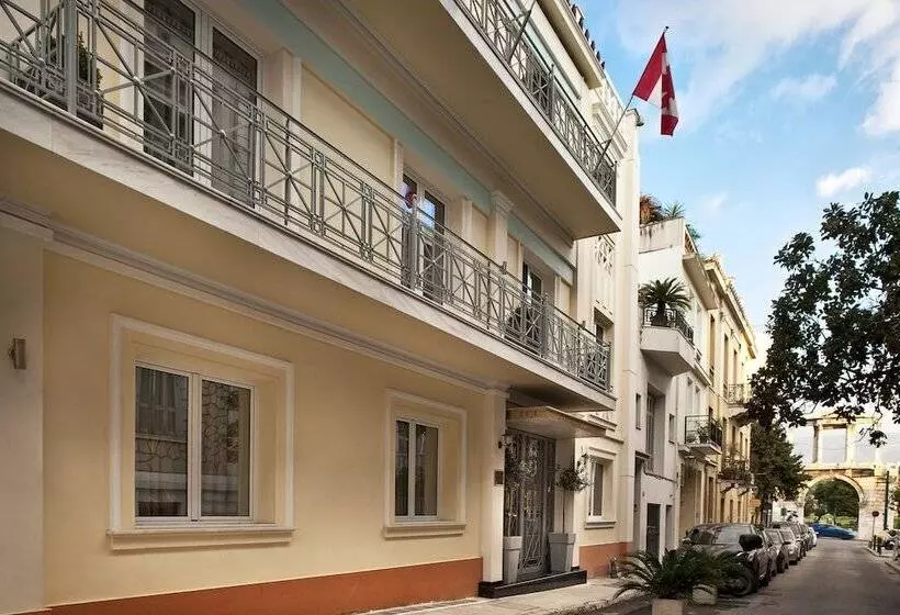 Ava Hotel And Suites