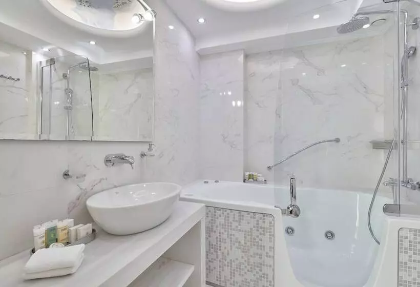 Ava Hotel And Suites