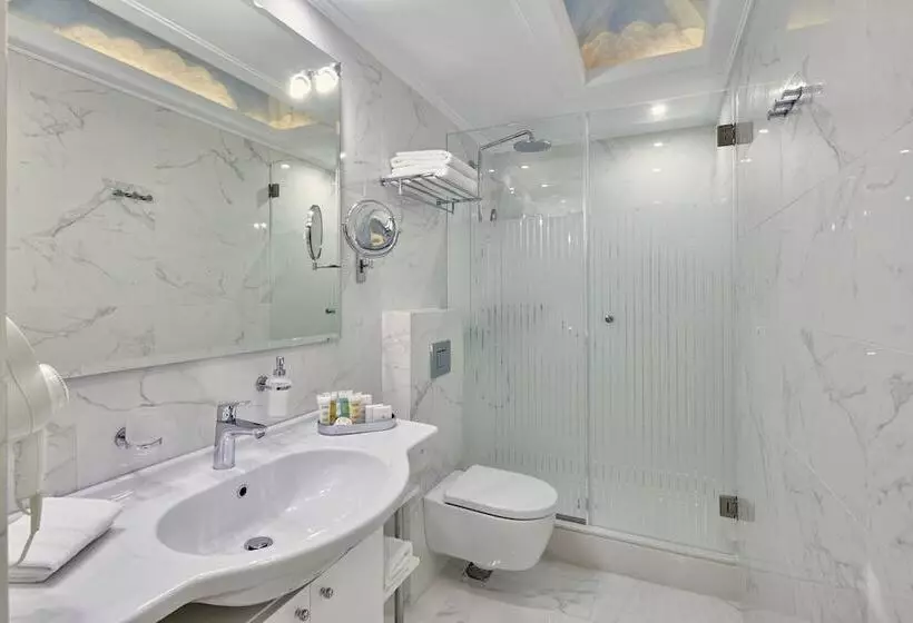 Ava Hotel And Suites