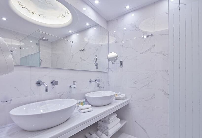 Ava Hotel And Suites