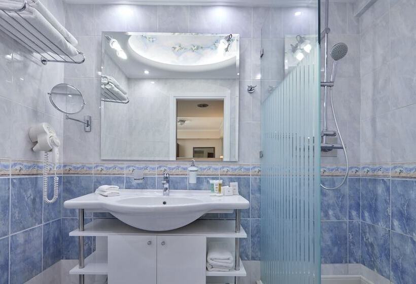 Ava Hotel And Suites