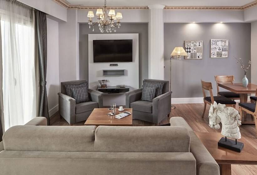 Ava Hotel And Suites