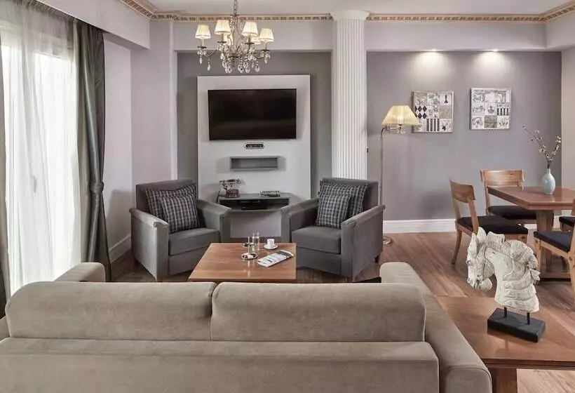 Ava Hotel And Suites