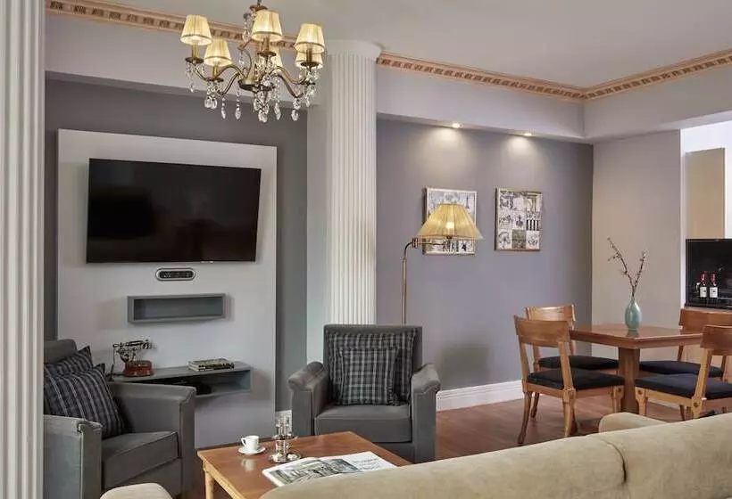 Ava Hotel And Suites