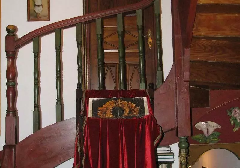 Hotel Glorious Peleys