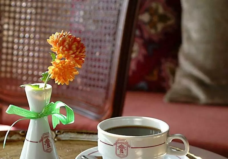 Hotel Glorious Peleys