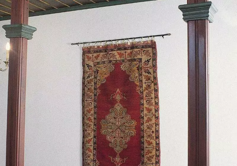 Hotel Glorious Peleys