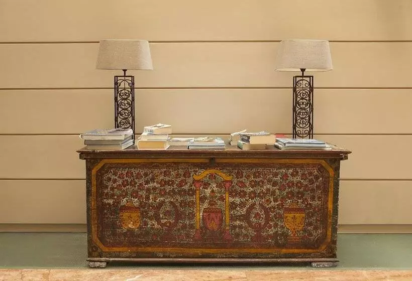 Отель Philippos