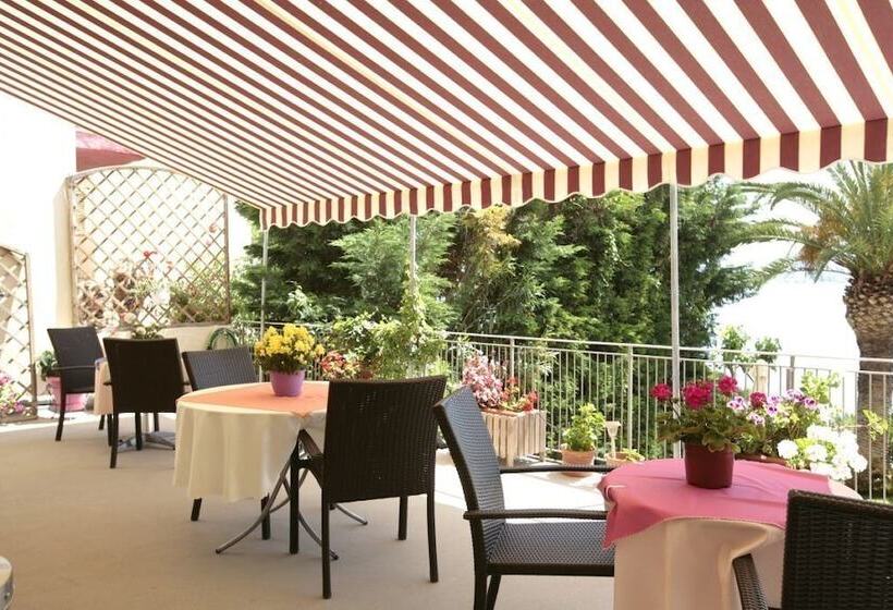 בית מלון כפרי Theoxenia