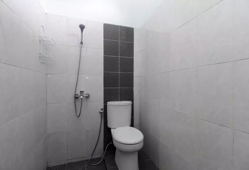 ペンション Reddoorz @ Jagakarsa 2