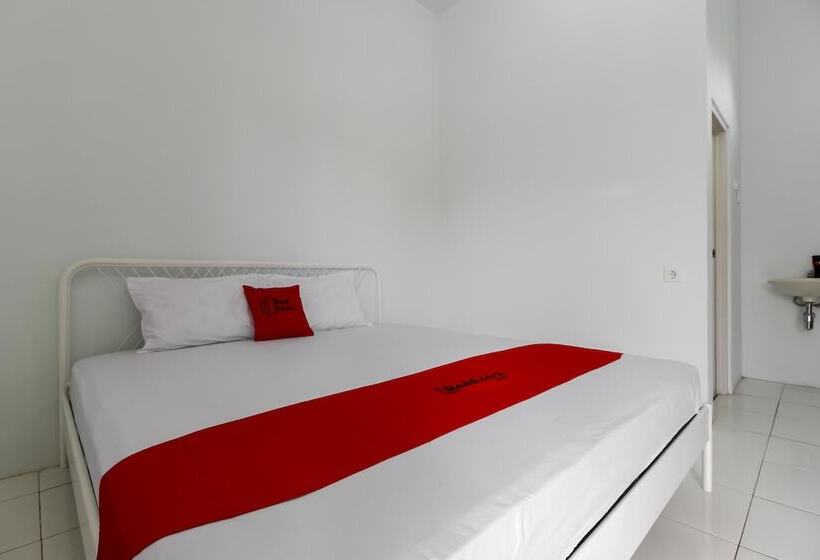 بنسيون Reddoorz @ Jagakarsa 2