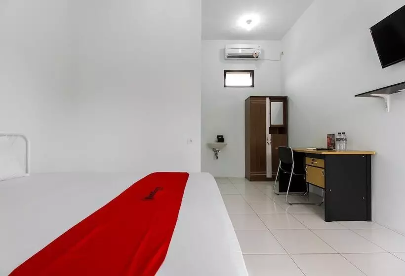 ペンション Reddoorz @ Jagakarsa 2