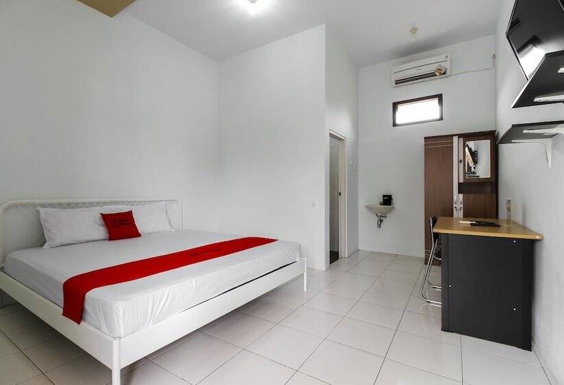 بنسيون Reddoorz @ Jagakarsa 2