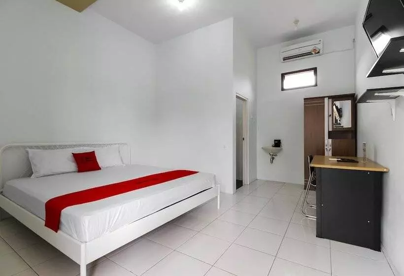 ペンション Reddoorz @ Jagakarsa 2