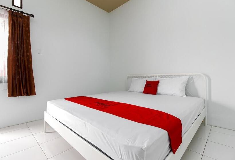 بنسيون Reddoorz @ Jagakarsa 2