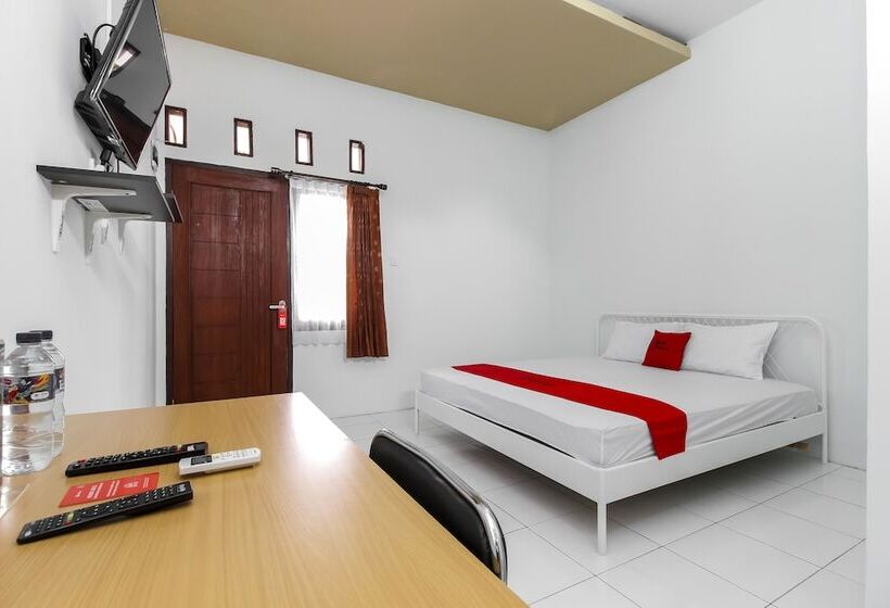 بنسيون Reddoorz @ Jagakarsa 2