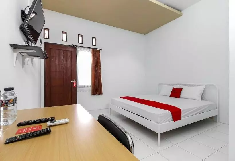 ペンション Reddoorz @ Jagakarsa 2