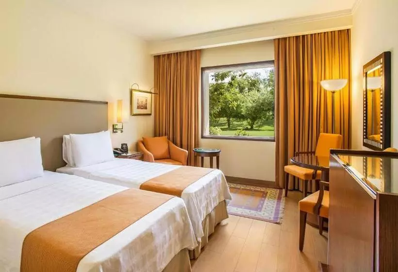 Отель Trident Agra