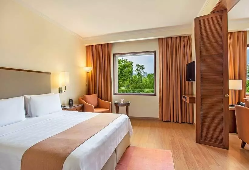 Отель Trident Agra