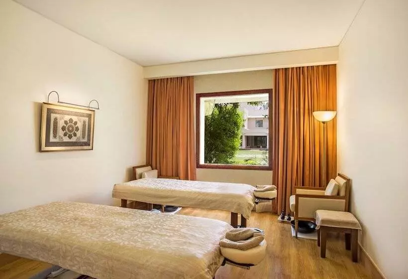 Отель Trident Agra