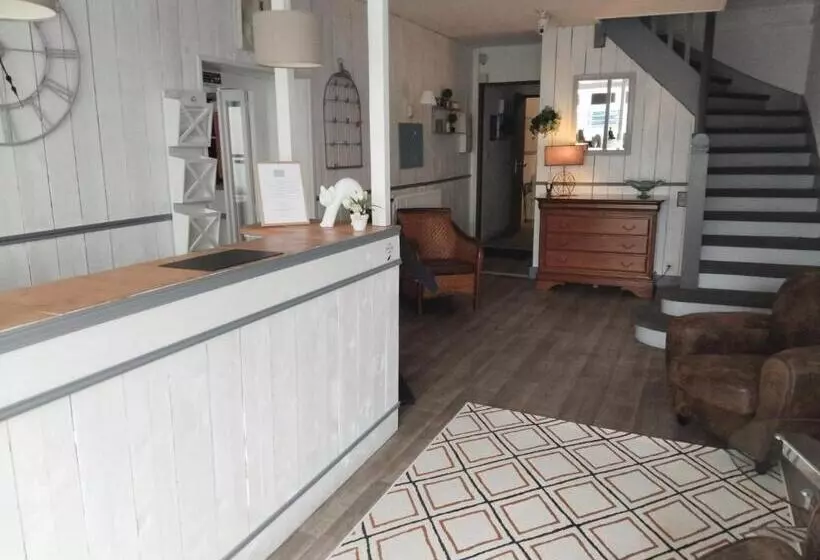 ホテル Hôtel Les Thermes