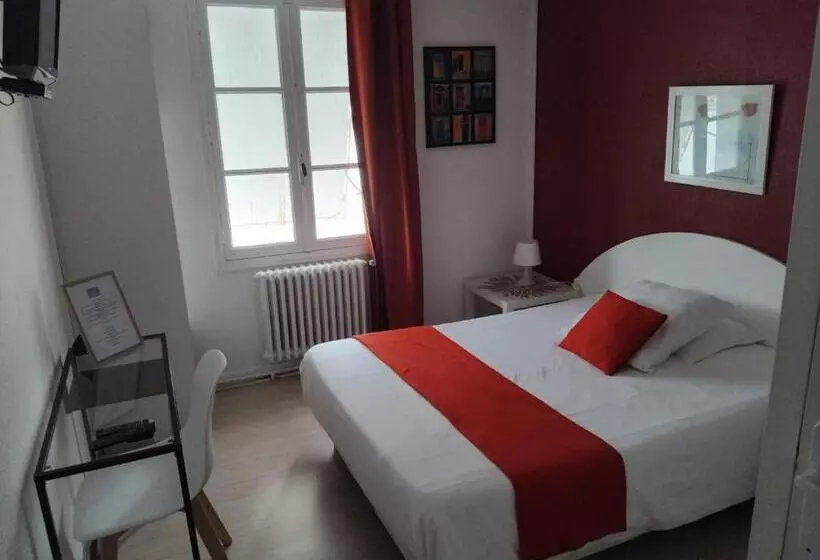 ホテル Hôtel Les Thermes