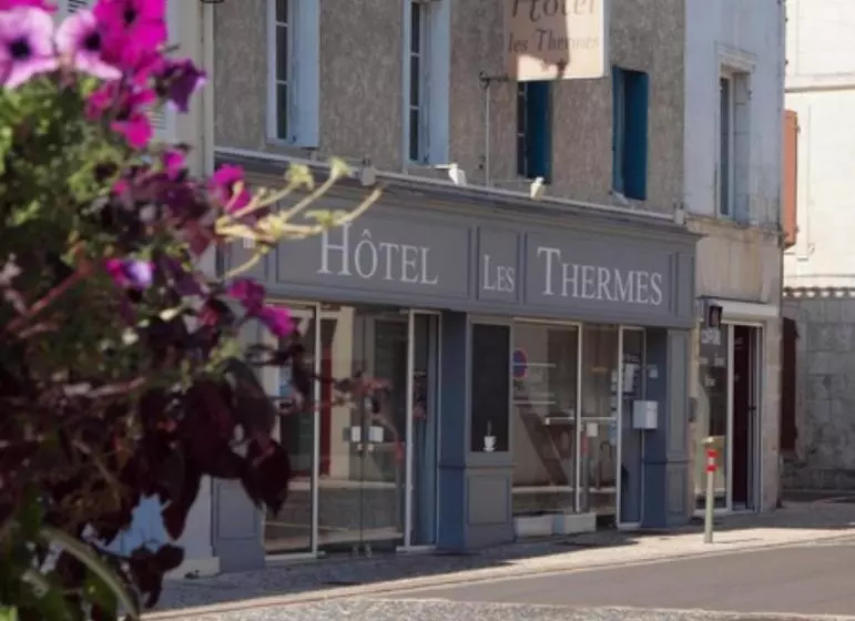 ホテル Hôtel Les Thermes