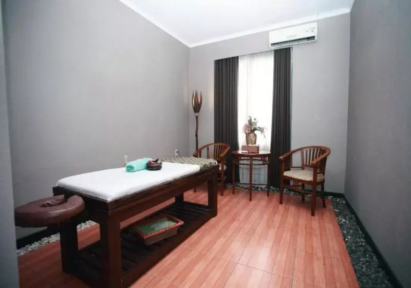 Karlita Hotel Tegal