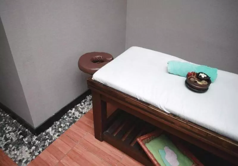 Karlita Hotel Tegal