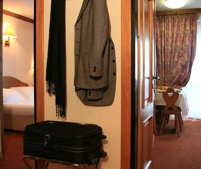 هتل Alaska Cortina