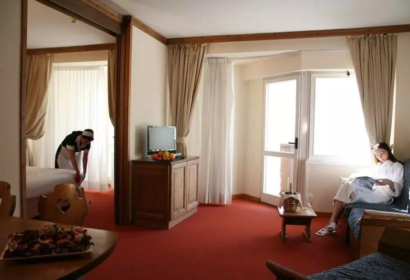 Отель Alaska Cortina