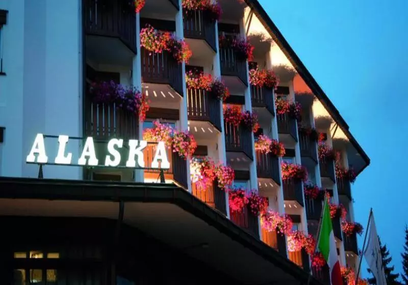 Отель Alaska Cortina