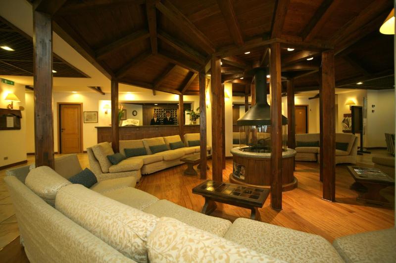 هتل Alaska Cortina