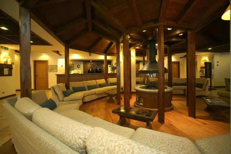 Отель Alaska Cortina