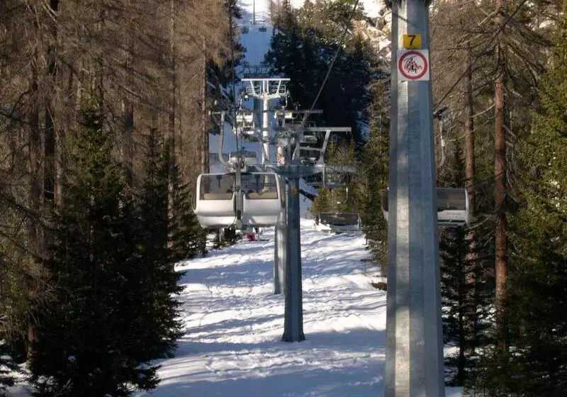 Отель Alaska Cortina