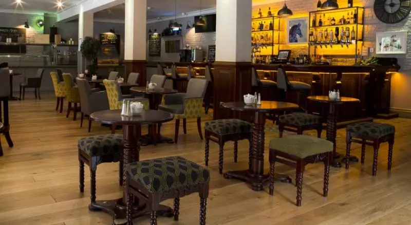 هتل Springhill Court