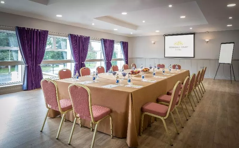 هتل Springhill Court