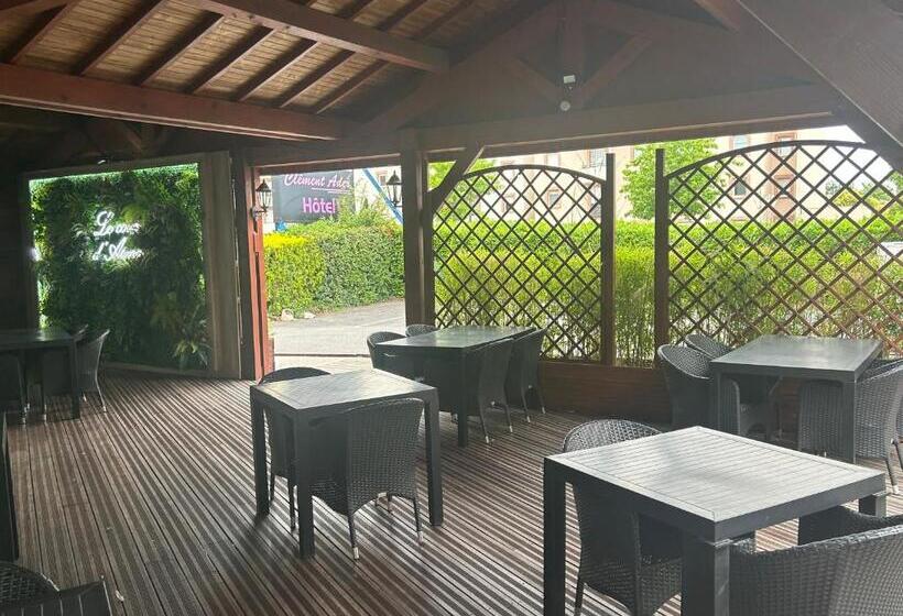 ホテル Hôtel Restaurant Clément Ader