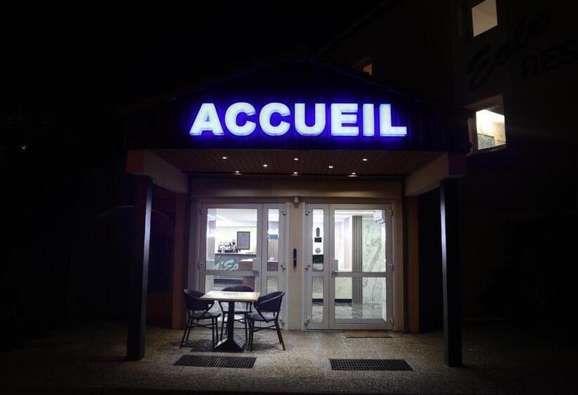 ホテル Hôtel Restaurant Clément Ader